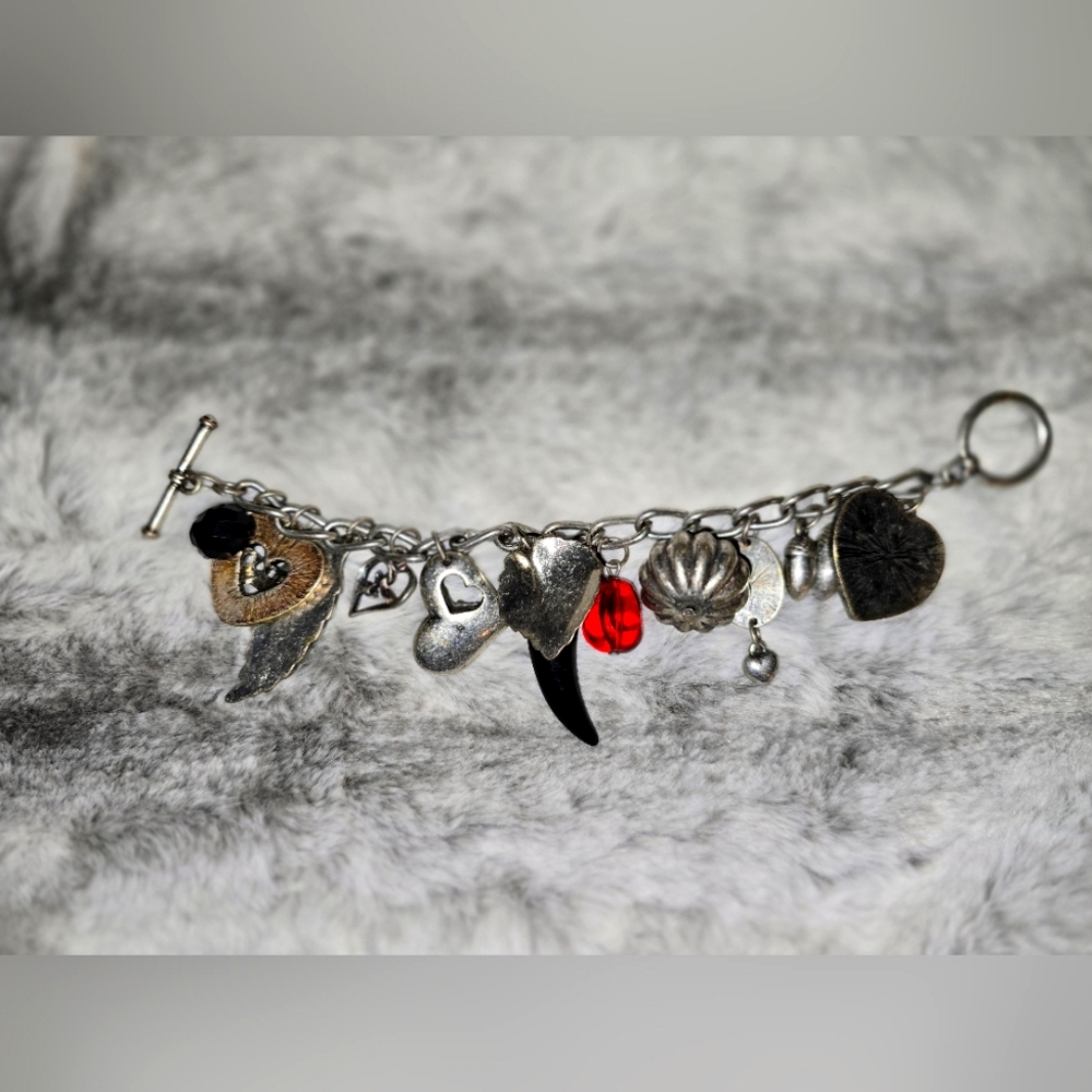 Charm‎ bracelet from Buckle